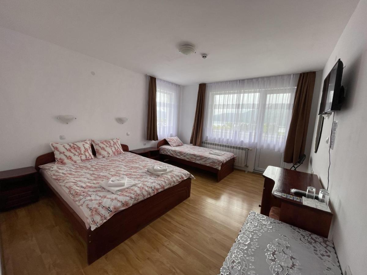 Family Hotel Panorama Sŭrnitsa Exteriör bild