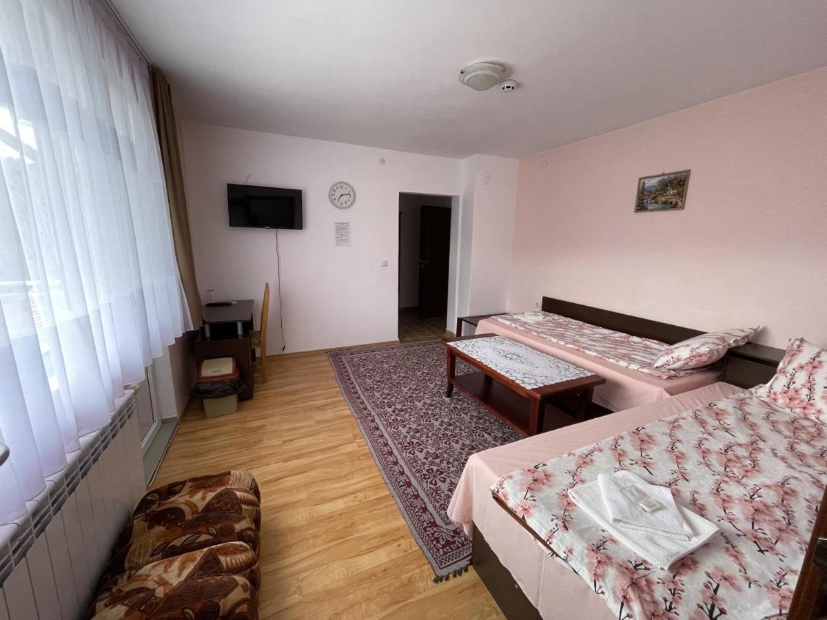 Family Hotel Panorama Sŭrnitsa Exteriör bild