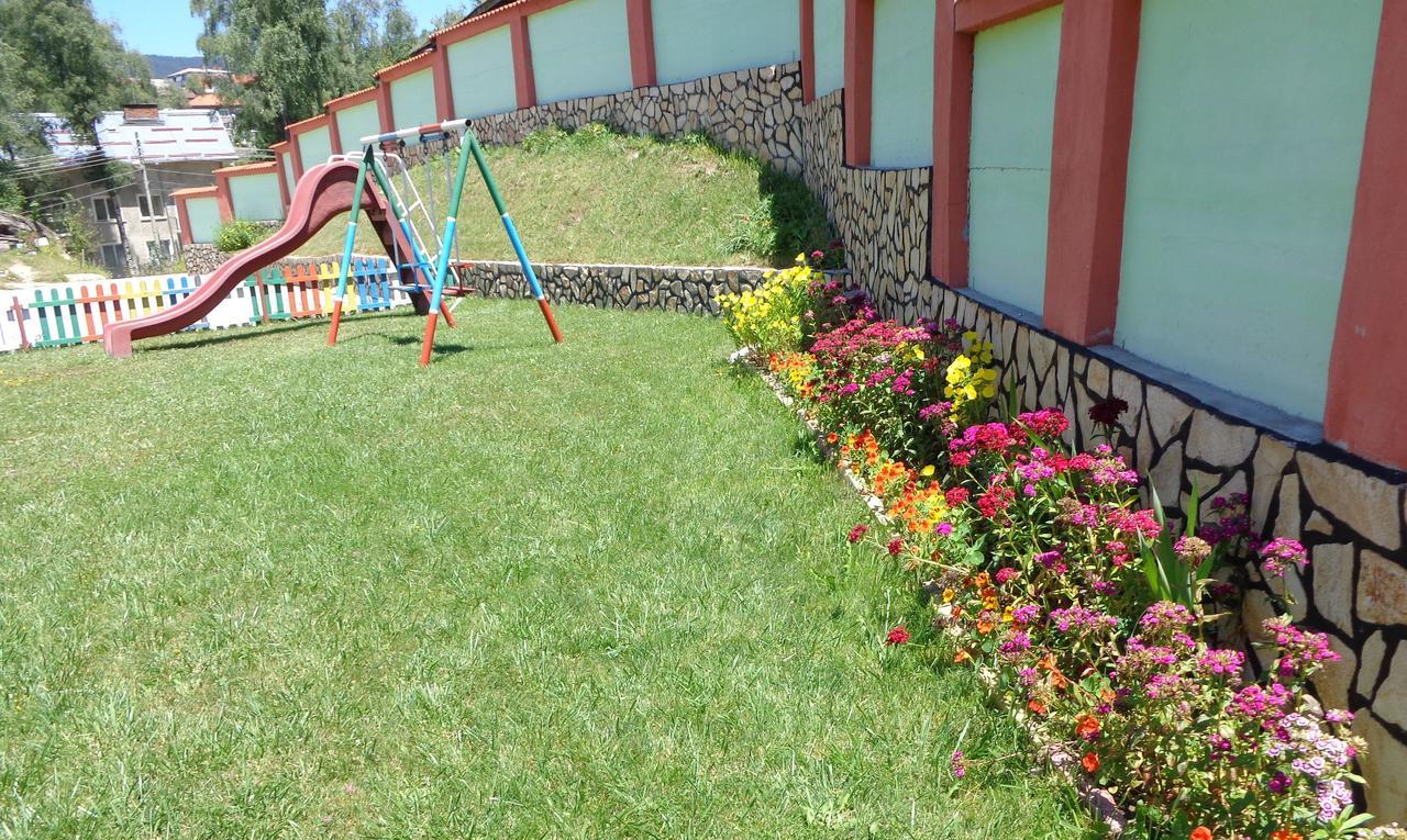 Family Hotel Panorama Sŭrnitsa Exteriör bild